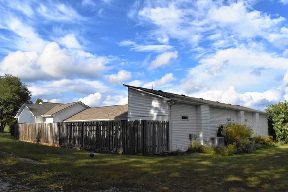 Bed & Biscuit: 153 Fence Ln, Crossville, TN 38571
